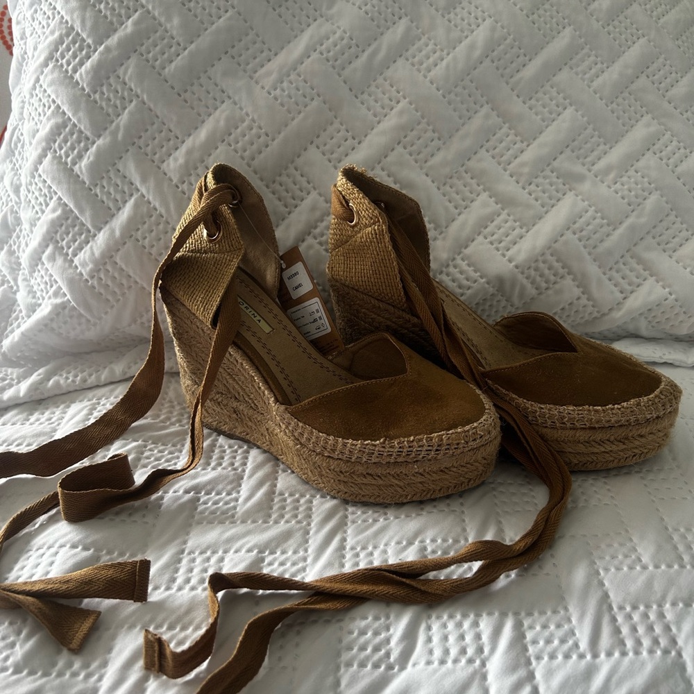 Beautiful brand new wedge shoes